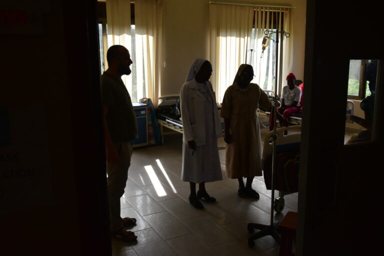 EKG i „polowa położna” dla szpitala w Matugga